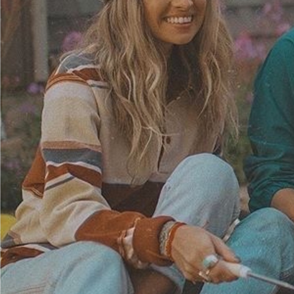 ISO DO NOT BUY looking for this top everywhere can’t find it